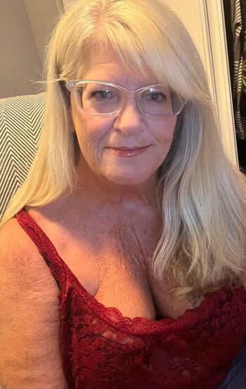 Full leaked Curvycarolina private onlyfans photo
