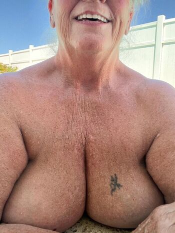 Full leaked Curvycarolina private onlyfans photo