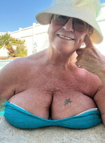 Full leaked Curvycarolina private onlyfans photo
