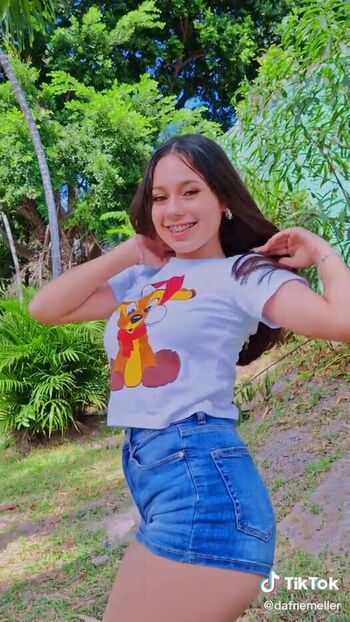 Full leaked Dafnealvaradooficial private onlyfans photo