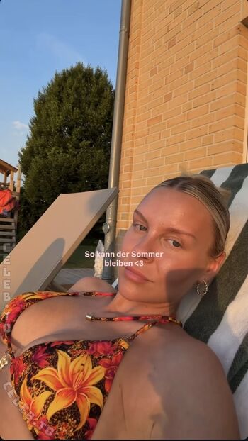 Full leaked Dagi bee  page private onlyfans photo