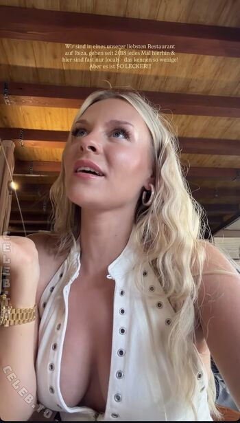 Full leaked Dagi bee  page private onlyfans photo