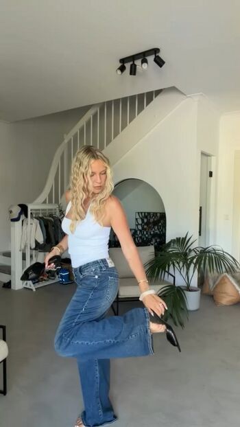 Full leaked Dagibee private onlyfans photo