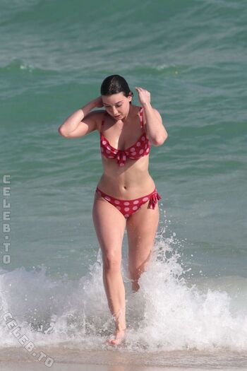 Daisy Lowe