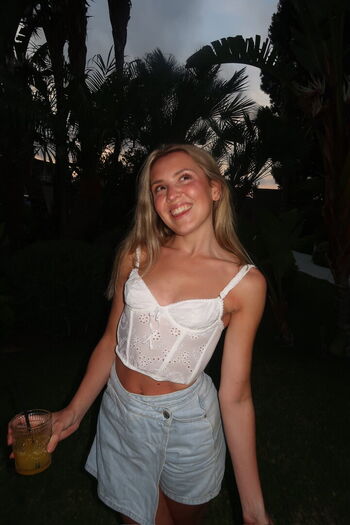Full leaked Darceyxc private onlyfans photo
