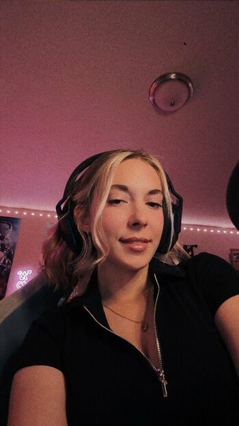 Full leaked Defnotdes private onlyfans photo