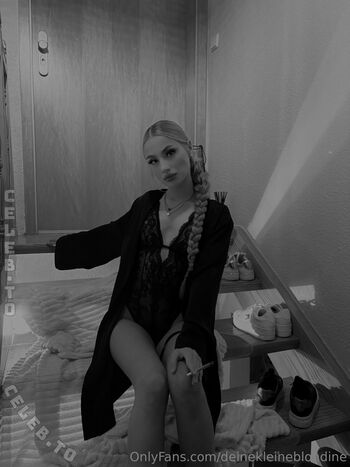 Full leaked Deinekleineblondine page private onlyfans photo