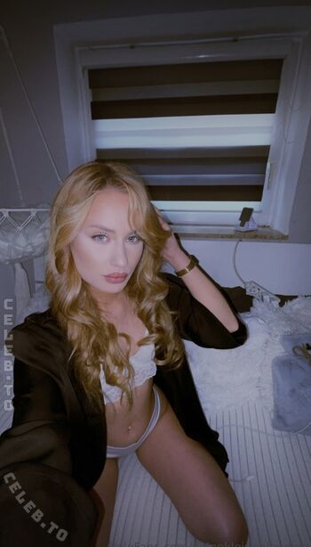 Full leaked Deinekleineblondine private onlyfans photo