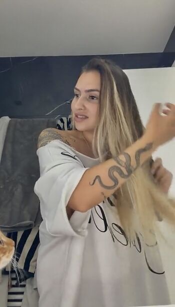 DeliaNewman10