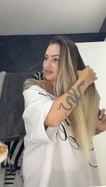 Full leaked Delianewman private onlyfans photo