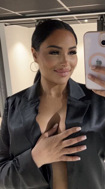Full leaked Djenamelia private onlyfans photo