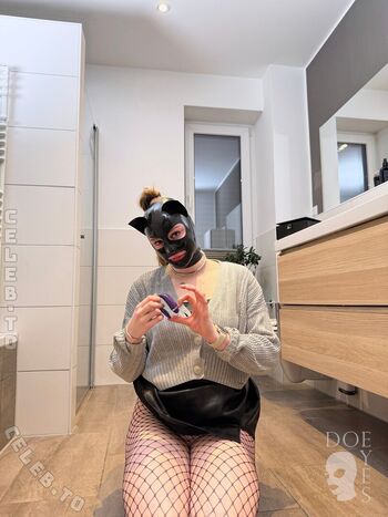 Full leaked Doe eyes page private onlyfans photo