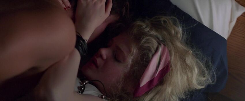 Elena Kampouris