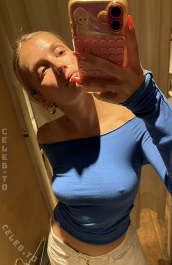 Full leaked Ella kania private onlyfans photo