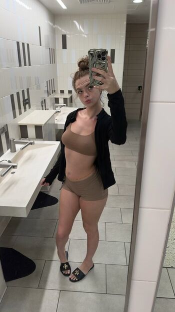 Full leaked Ellaaffair private onlyfans photo
