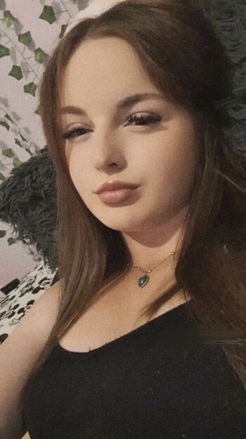 Full leaked Ellaroxxz private onlyfans photo