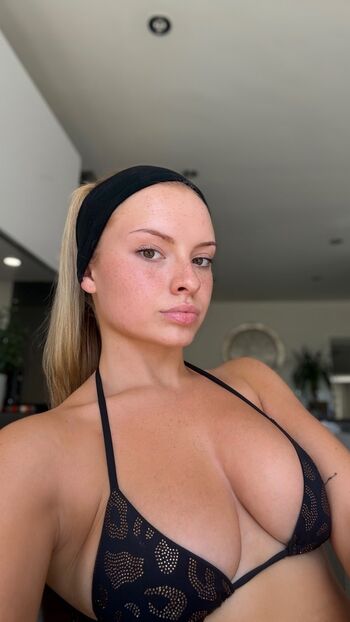 Full leaked Elle botterill private onlyfans photo