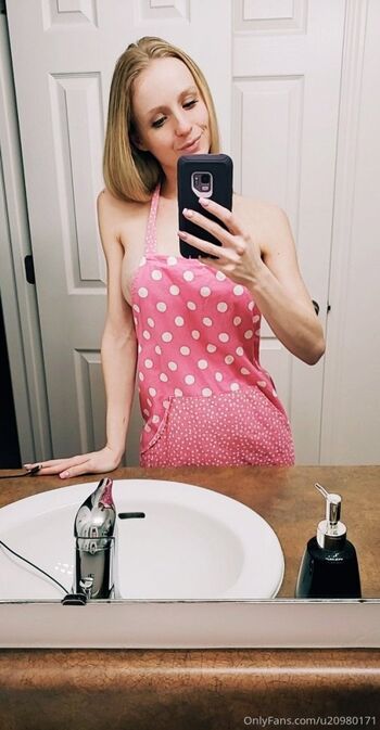 Full leaked Elle dainty private onlyfans photo