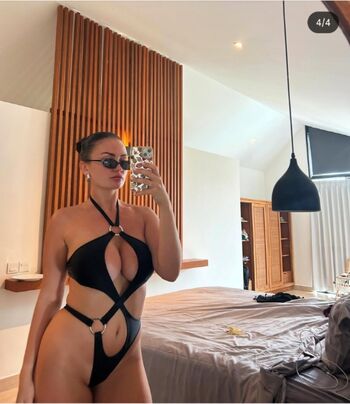 Full leaked Elle gilks private onlyfans photo
