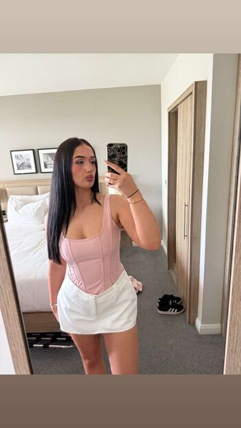 Full leaked Elle moonz private onlyfans photo