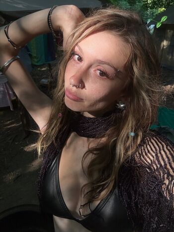 Full leaked Ellesasmrr private onlyfans photo
