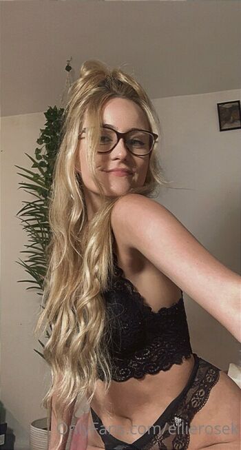 Full leaked Ellierosek private onlyfans photo