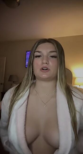 Full leaked Elliya private onlyfans photo