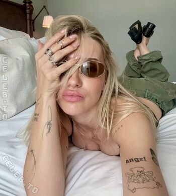 Full leaked Ema louise private onlyfans photo
