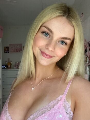 Full leaked Emi howard private onlyfans photo
