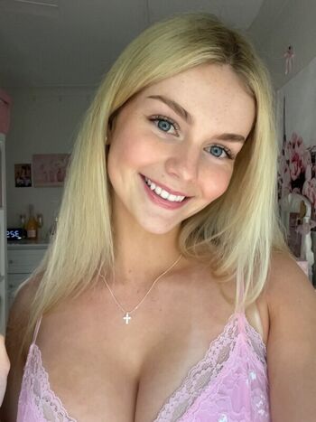 Full leaked Emi howard private onlyfans photo