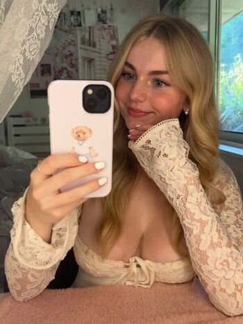 Full leaked Emi howard private onlyfans photo