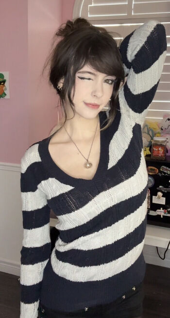 Full leaked Emiki private onlyfans photo