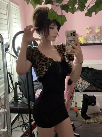 Full leaked Emiki page private onlyfans photo
