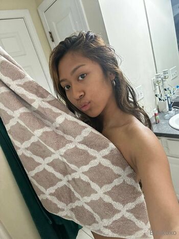 Full leaked Emikoxo private onlyfans photo