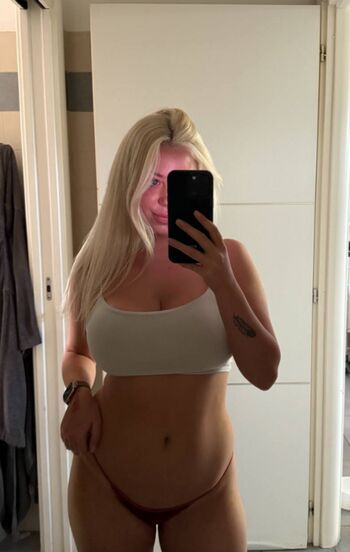 Full leaked Emily dolly private onlyfans photo