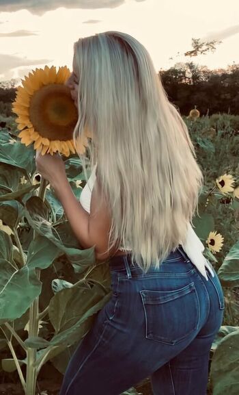 Full leaked Emily mcleod l huntress em l bikini huntress private onlyfans photo