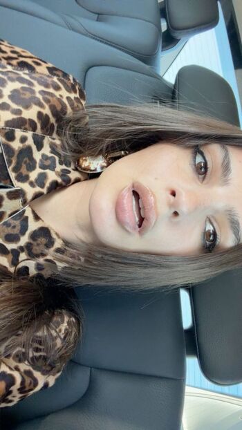 Emily Ratajkowski