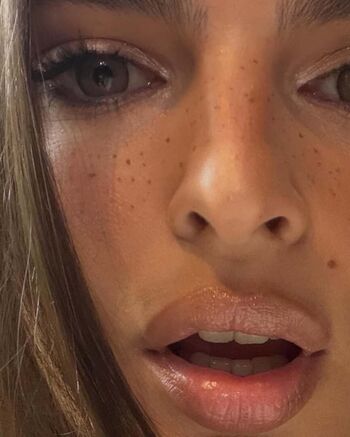 Full leaked Emily ratajkowski private onlyfans photo