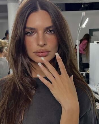 Full leaked Emily ratajkowski private onlyfans photo