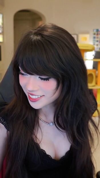 Full leaked Emiru  page private onlyfans photo