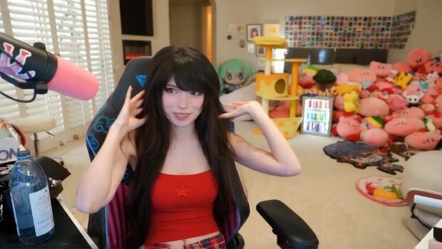 Full leaked Emiru page private onlyfans photo