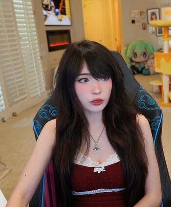 Full leaked Emiru  page private onlyfans photo