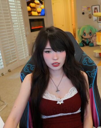 Full leaked Emiru  page private onlyfans photo