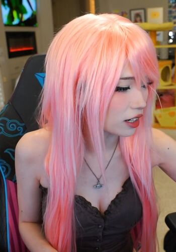 Full leaked Emiru  page private onlyfans photo