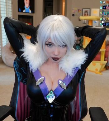 Full leaked Emiru  page private onlyfans photo