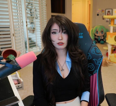 Full leaked Emiru  page private onlyfans photo