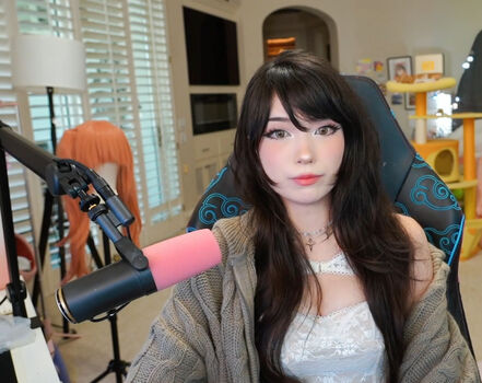 Full leaked Emiru  page private onlyfans photo