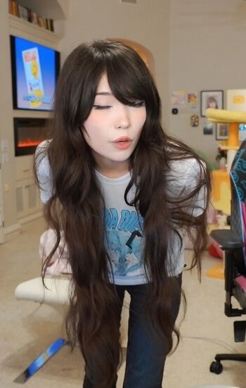 Full leaked Emiru page private onlyfans photo