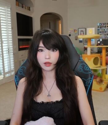 Full leaked Emiru page private onlyfans photo
