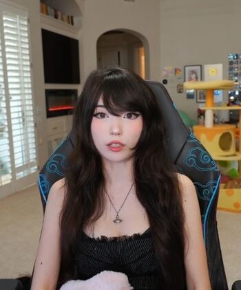 Full leaked Emiru page private onlyfans photo